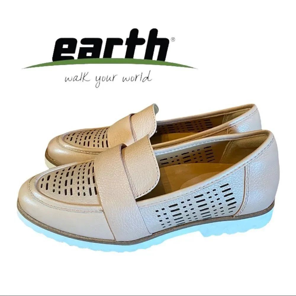 Brand New EARTH "Masio" Blush Leather Laser Cut Shoes Loafers 5.5 5.5B